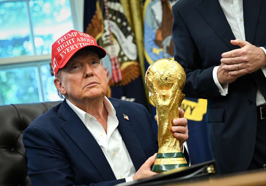 Donald Tramp sa Zlatnom boginjom