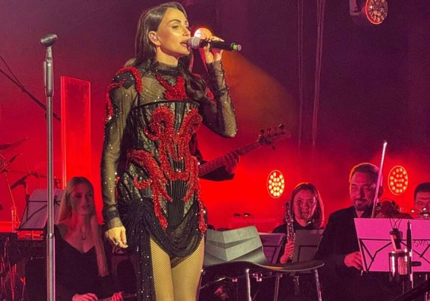 (FOTO) Eminu za koncert u Sava Centru obukao DIZAJNER IZ SJENICE: Ima najljepše ime, a TRAGEDIJA ga je iz sporta uvela u SVIJET GLAMURA