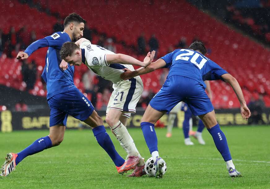 Marko Grujić i Lazar Samardžić u meču sa Engleskom