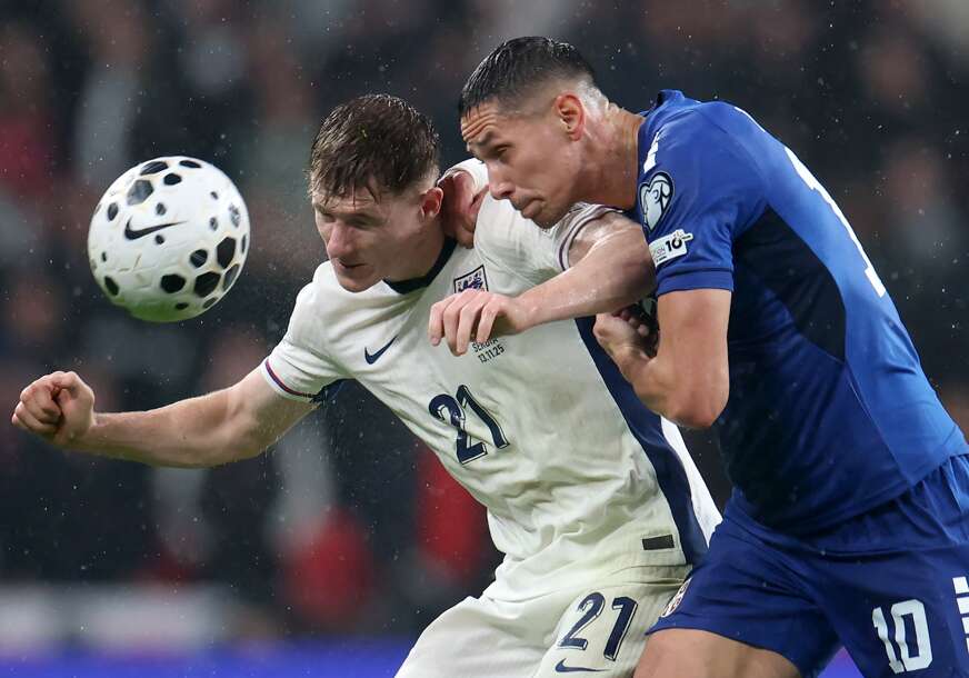 Saša Lukić u meču s Engleskom