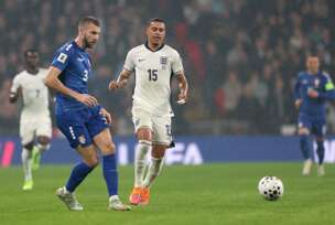 Strahinja Pavlović u meču s Englezima