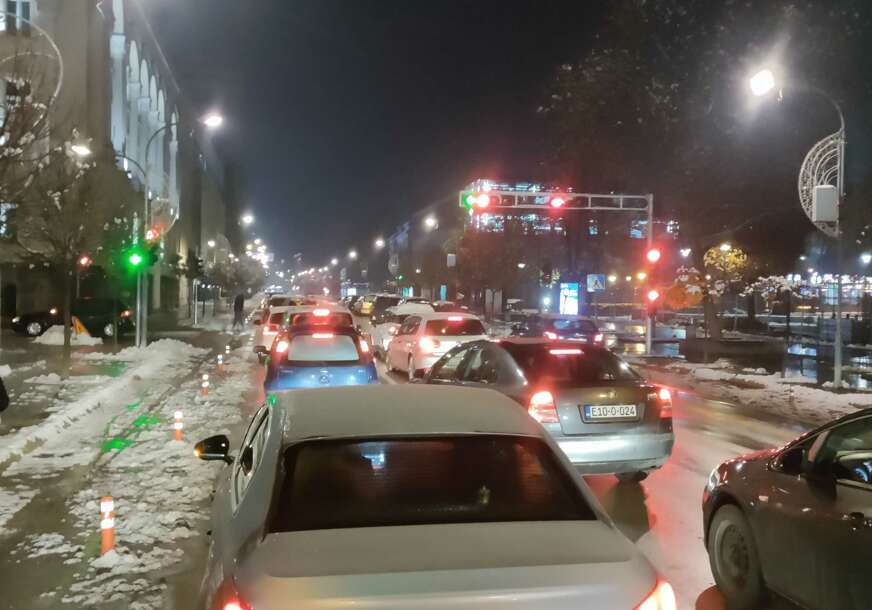(VIDEO, FOTO) KOLAPS U SAOBRAĆAJU U Banjaluci PREBROJANI GLASOVI, upravo stižu u Gradsku upravu