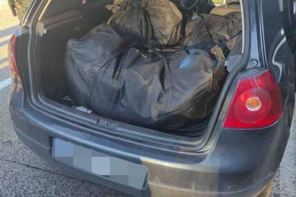 (FOTO) Pronađeno više od 50 kilograma droge: Sud u Trebinju odredio pritvor za 4 uhapšenih u akciji "Uskok 3", među njima i POLICAJAC