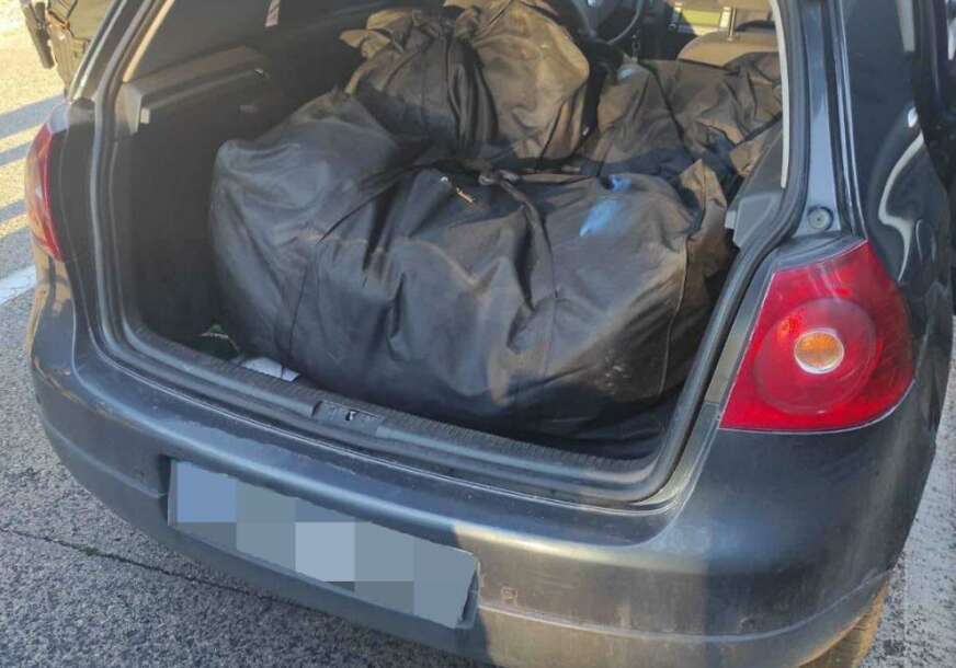 (FOTO) Pronađeno više od 50 kilograma droge: Sud u Trebinju odredio pritvor za 4 uhapšenih u akciji "Uskok 3", među njima i POLICAJAC