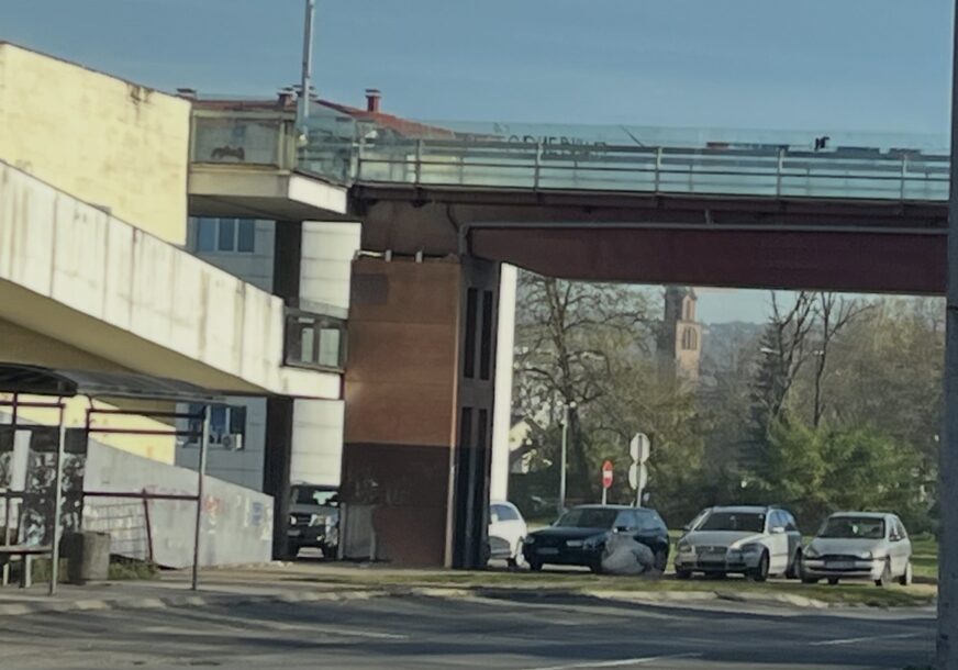 (FOTO) "Institucije se ponašaju kao da ih se to NE TIČE" Mještani Starčevice tvrde da na OVOM MJESTU djeca svakodnevno rizikuju živote