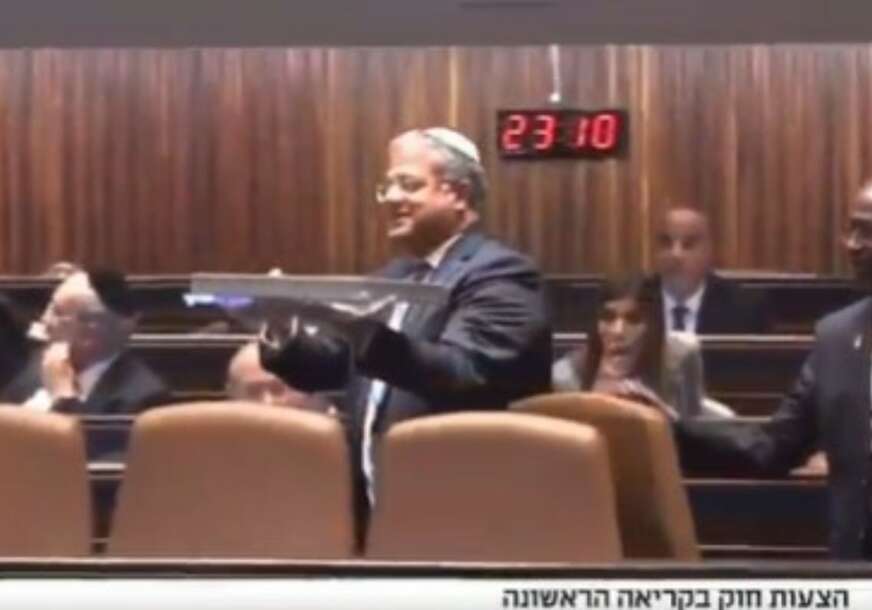 (VIDEO) Ismijali palestinski običaj: Izraelski parlament izglasao SMRTNU KAZNU, pa ministar prisutnim podijelio BAKLAVU