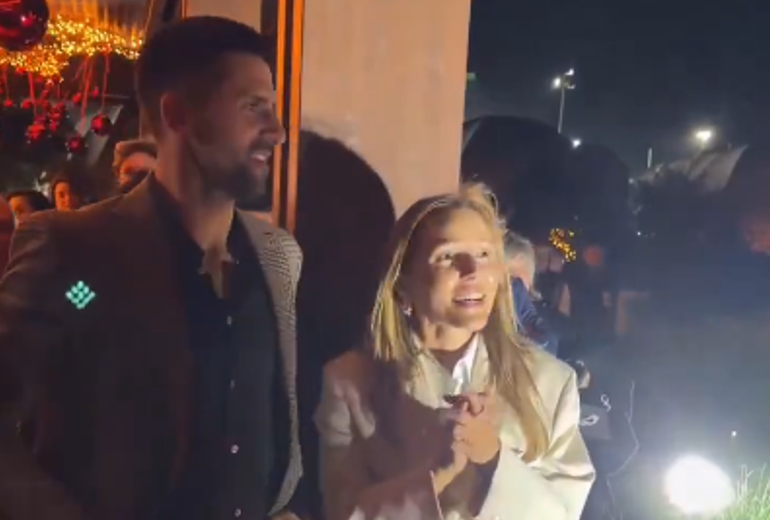 (VIDEO) Snimak otkrio drugu stranu ličnosti: Jelena Đoković zapjevala srpski narodnjak u Grčkoj