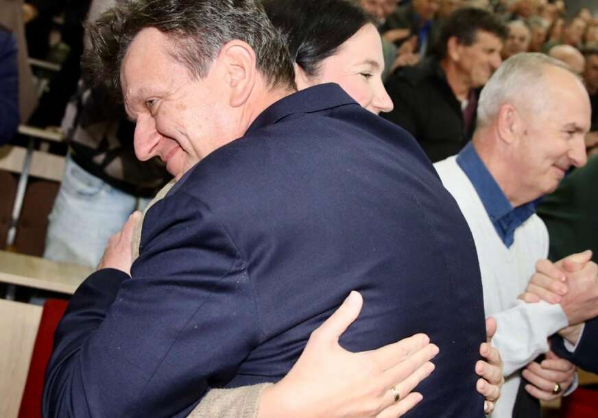 (FOTO) "Vraćamo nacionalni ponos narodu" Trivićeva poručila da je Blanuša budući predsjednik Republike Srpske