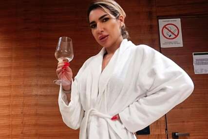 (FOTO) "BIĆE MUŽ" Jovana Jeremić nakon snimka sa misterioznim muškarcem nastavila da PROVOCIRA NA MREŽAMA, pokazala gole noge