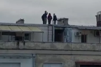 ZABRINJAVAJUĆE Tinejdžeri se zbog selfija penju po krovovima zgrada, ulazi često otključani