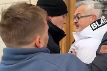 (VIDEO) INCIDENT U SANKT PETERBURGU Napadnut poljski ambasador u Rusiji, opkolila ga grupa ljudi, čeka se reakcija Moskve