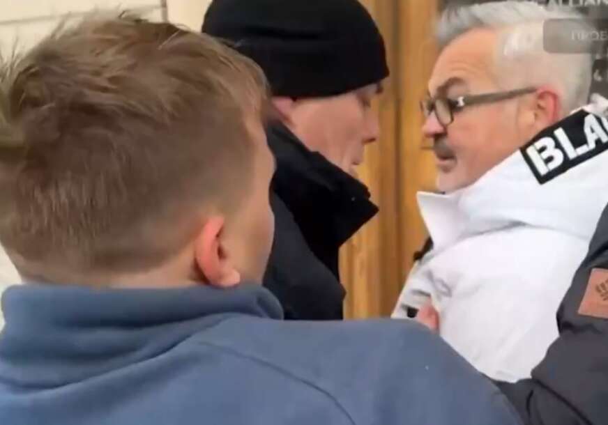 (VIDEO) INCIDENT U SANKT PETERBURGU Napadnut poljski ambasador u Rusiji, opkolila ga grupa ljudi, čeka se reakcija Moskve