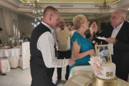 (FOTO) "Naša LJUBAV JE JAČA nego prvog dana" Nevenka i Vlastimir proslavili pola vijeka braka