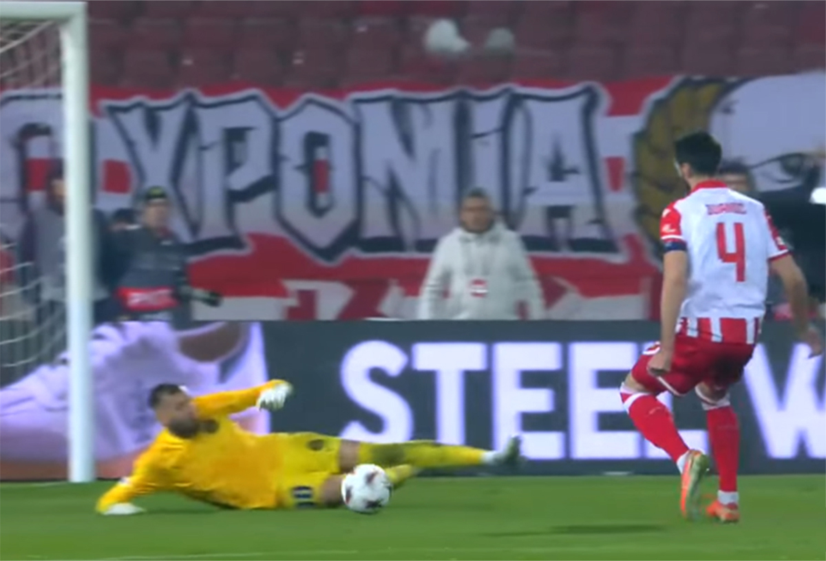 Ima 2 stenta, nadam se da nije vidio onu šansu