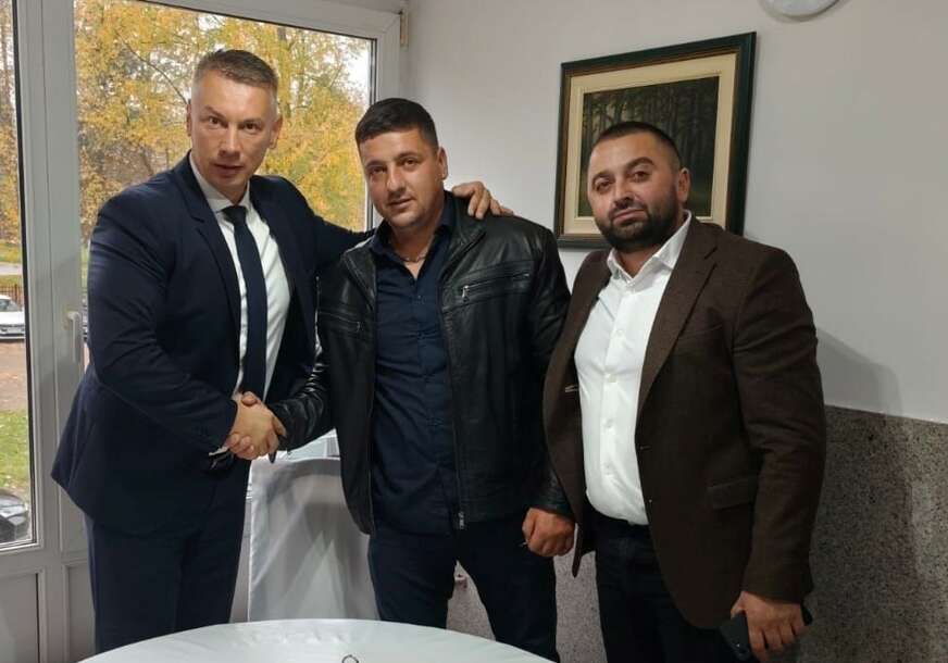 (FOTO) Dobili novo pojačanje: Odbornik SDS iz Mrkonjić Grada prešao u DNS–NPS, Nešić se javno pohvalio