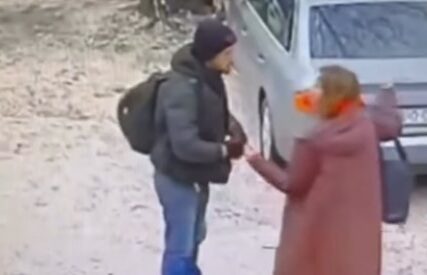 (VIDEO) Drama na parkingu: Pokušali izbjeći plaćanje, skinuli tablice i pobjegli, ali kamera zabilježila sve
