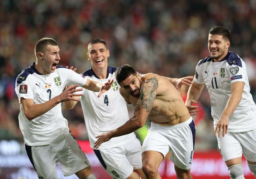Aleksandar Mitrović slavi gol protiv Portugala