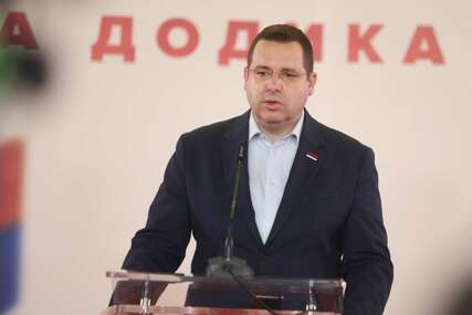 (VIDEO) SNSD PROGLASIO POBJEDU Kovačević objavio da Karan vodi sa 8.500 glasova