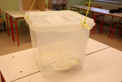 Birački centri otvoreni: Na Kosovu i Metohiji vanredni parlamentarni izbori