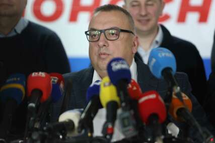 (VIDEO, FOTO) "Ne priznajemo krađu, tražićemo poništavanje izbora u 3 grada" Radulović poručio da je Blanuša pobjednik