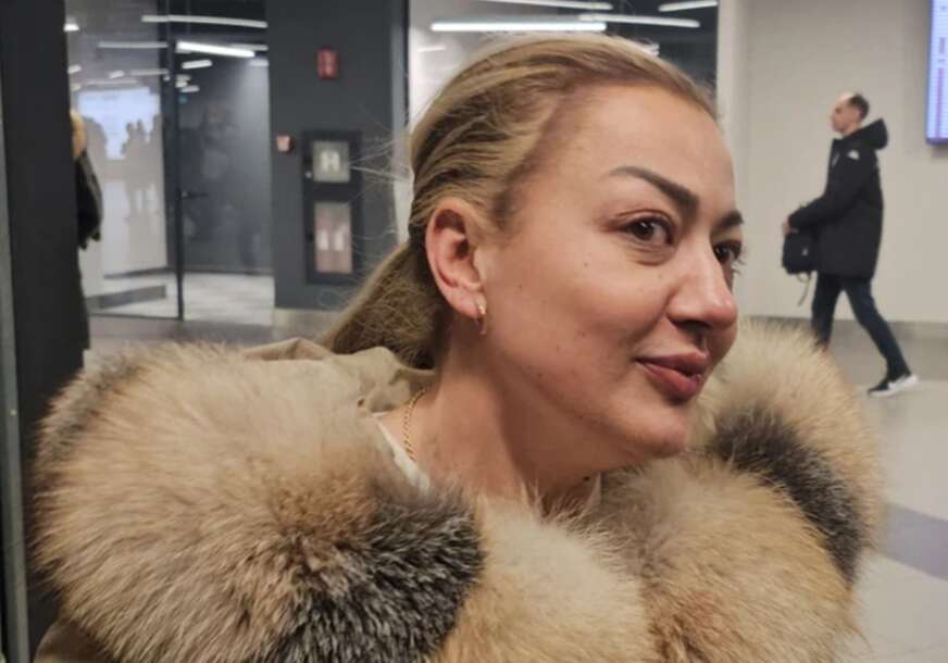 (FOTO) "NISAM ZNALA ŠTA DA RADIM" Pjevačica priznala da su biznismeni imali intimne dok im je ona pjevala, sada otkrila detalje