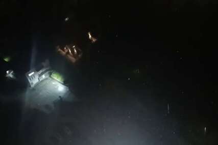 (VIDEO) PRVE PAHULJE U SARAJEVU Građane iznenadile večernje padavine, vozačima se savjetuje oprez zbog klizavih kolovoza