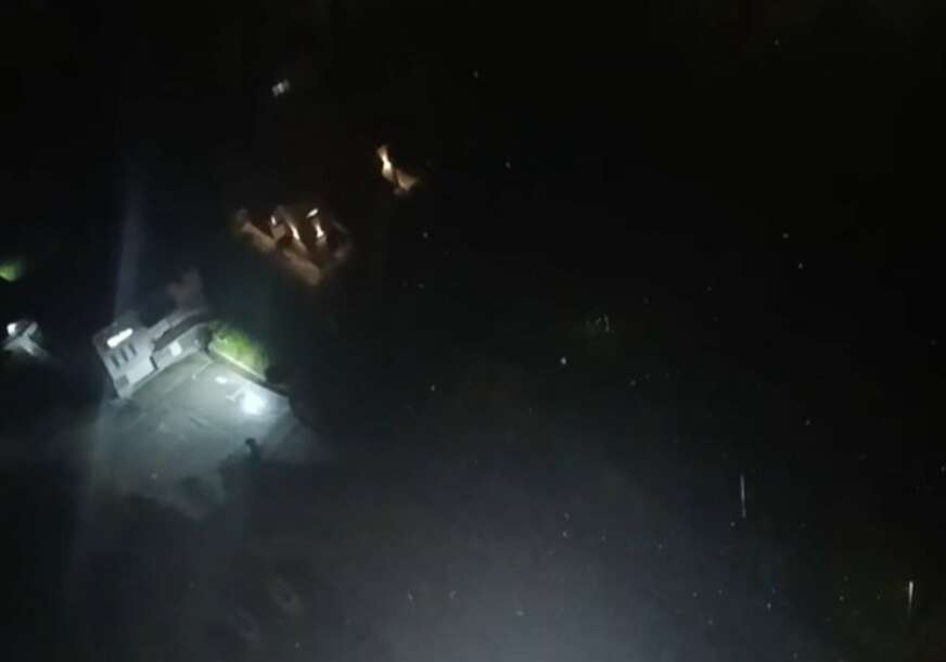(VIDEO) PRVE PAHULJE U SARAJEVU Građane iznenadile večernje padavine, vozačima se savjetuje oprez zbog klizavih kolovoza