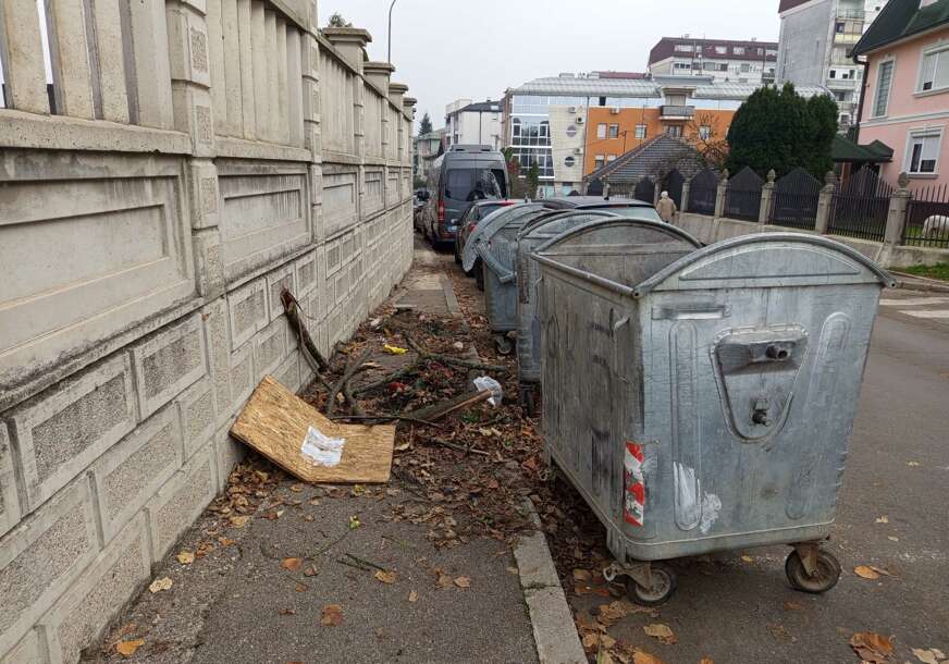 Smeće Trotoar Borik