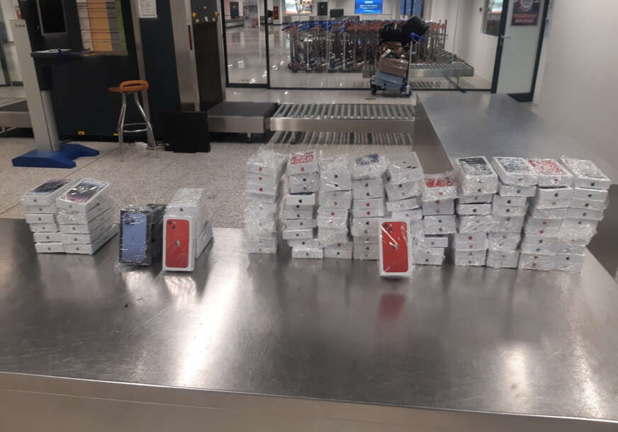 Na sarajevskom aerodromu zaplijenjeno 123 mobilnih telefona "Ajfon"