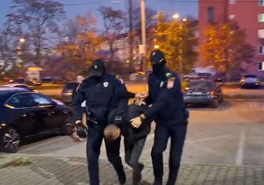 (VIDEO, FOTO) Dvije osobe puštene da se BRANE SA SLOBODE: Osumnjičeni za pokušaj PREVARE NA BANKOMATU predat Tužilaštvu
