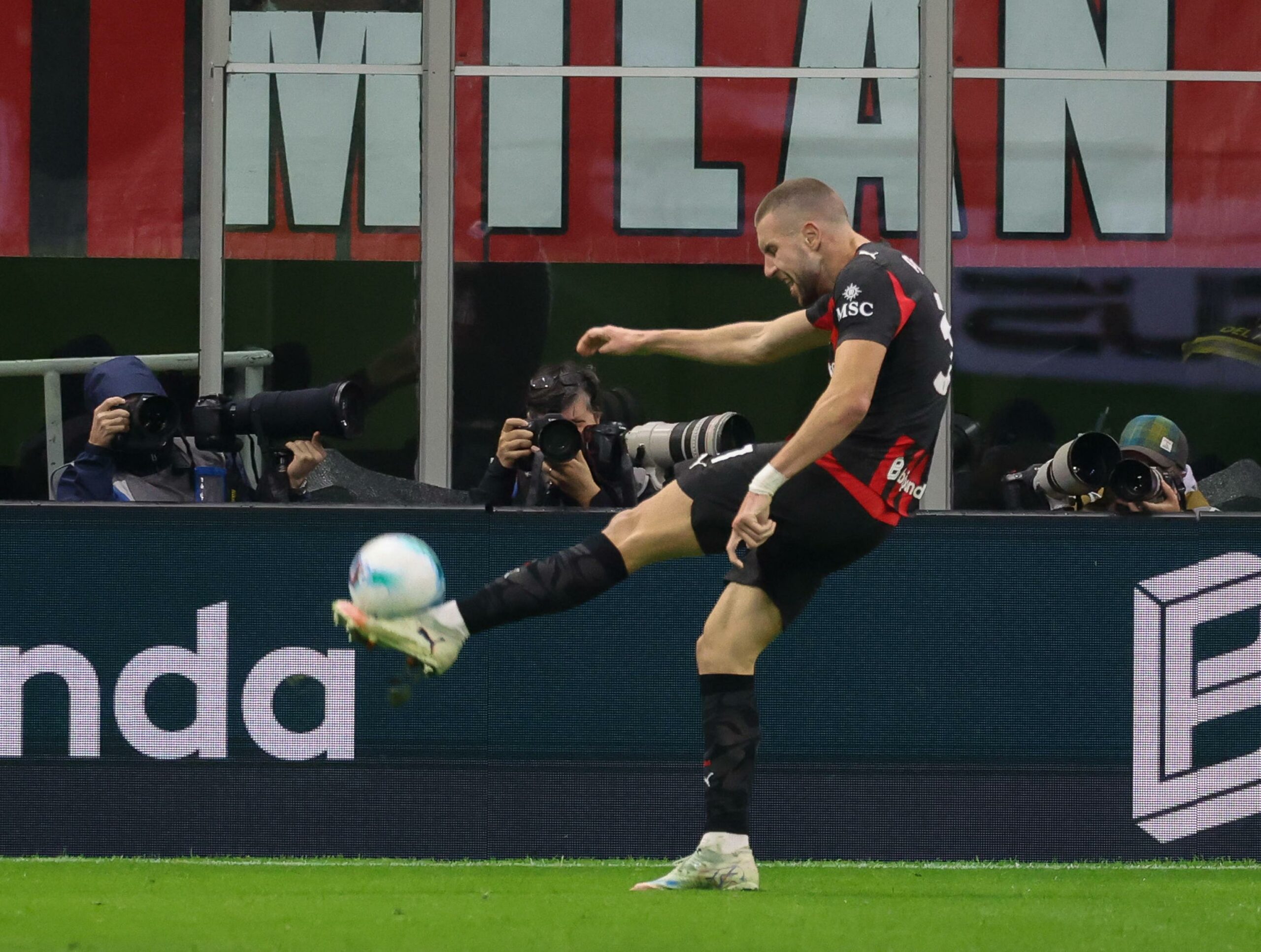 Strahinja Pavlović neočekivanim golom izazvao haos na San Siru