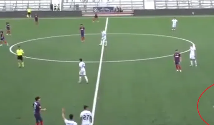 (VIDEO) NEVJEROVATAN GOL Htio da vrati loptu protivničkom golmanu, pa se desilo nešto neočekivano