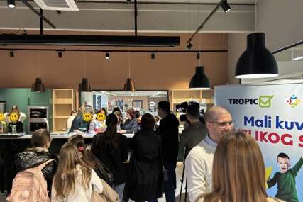 (FOTO) Promocija kuvara „Mali kuvar velikog srca“: Djeca Dnevnog centra predstavila svoju prvu knjigu recepata