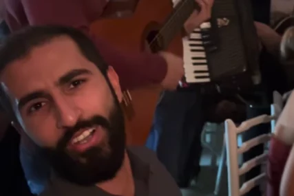 (VIDEO) "Joj, kakva bi šteta bila da nisam naučio jezik" Omiljeni Turčin u Srbiji i srpski zet LUDO SE PROVODIO U KAFANI, svi bruje o njegovom ponašanju