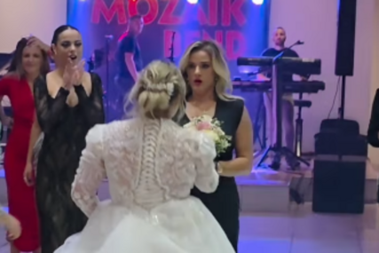 MLADA DALA BIDERMAJER DRUGARICI NA SVOM VJENČANJU