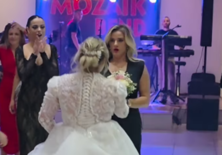 MLADA DALA BIDERMAJER DRUGARICI NA SVOM VJENČANJU