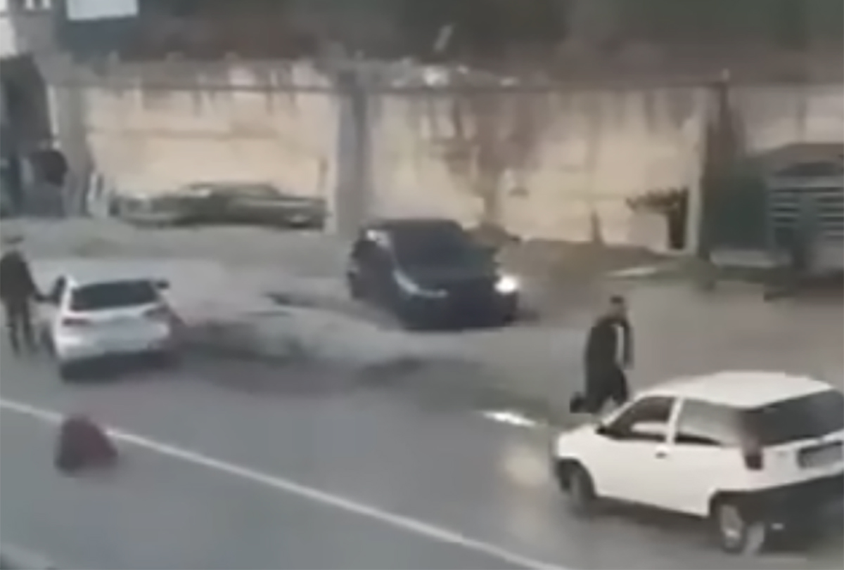 Izazvali sudar, a nakon svađe suvozač sjeo za volan i krenuo u osvetu