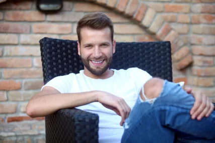 (FOTO) Kuća izvan grada i ogroman bazen: Oženio se poslije 3 MJESECA VEZE, pa sada ovdje uživa sa drugom ženom