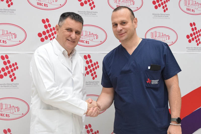 Primopredaja na mjestu direktora UKC RS Vlado Đajić i Nikola Šobot