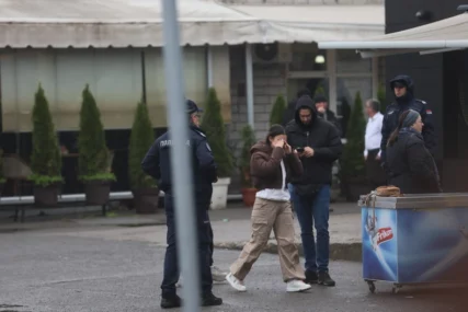 (FOTO) "JUTROS ME JE ZAGRLIO" Potresne scene na mjestu gdje je nađeno tijelo mladića (25), sestra moli policiju da vidi tijelo brata