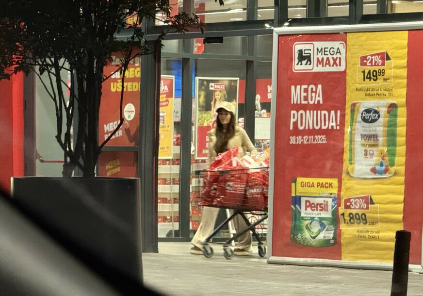 Ana Korać u kupovini