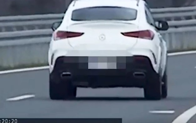 automobil
