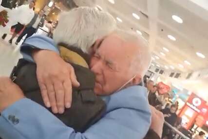 (VIDEO) "Nisam vjerovao da ću ga ikada ponovo vidjeti" Susret braće koji su 77 GODINA BILI RAZDVOJENI, sve puca od emocija