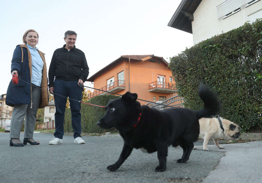 branko blanuša , sa kućnim ljibimcima i suprugom u šetnji 