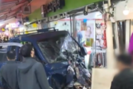 (VIDEO, FOTO) POGINULE 2 OSOBE Jeziva nesreća u Južnoj Koreji, vozač kamionom uletio u pijacu i GAZIO SVE PRED SOBOM