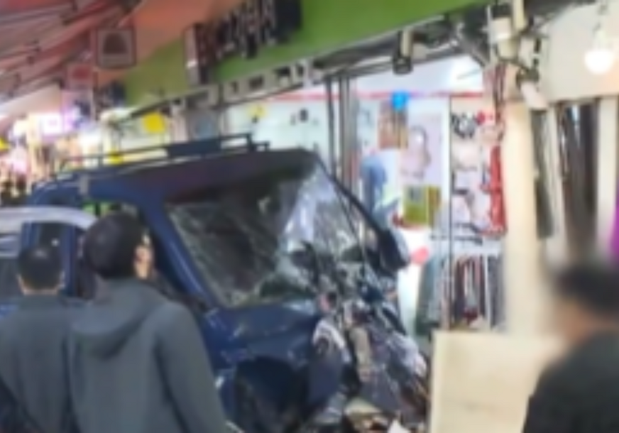 (VIDEO, FOTO) POGINULE 2 OSOBE Jeziva nesreća u Južnoj Koreji, vozač kamionom uletio u pijacu i GAZIO SVE PRED SOBOM