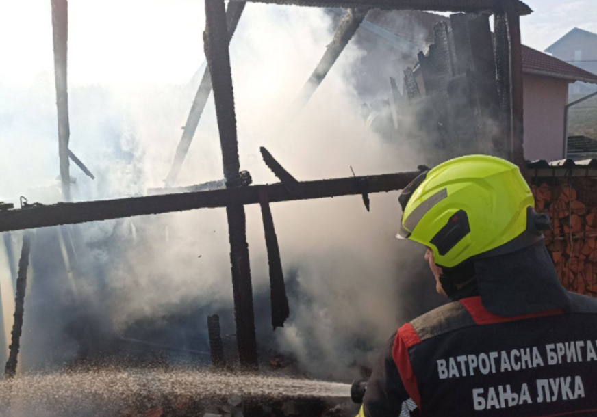 (FOTO) Imali pune ruke posla: Banjalučki vatrogasci intervenisali čak 6 puta, gasili požar i uklanjali grane