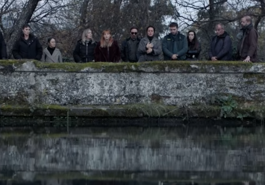 (VIDEO) Osvojila srca publike: Nova Netfliksova serija sve oduševila, pa se "probila" na listu TOP 10 NAJGLEDANIJIH