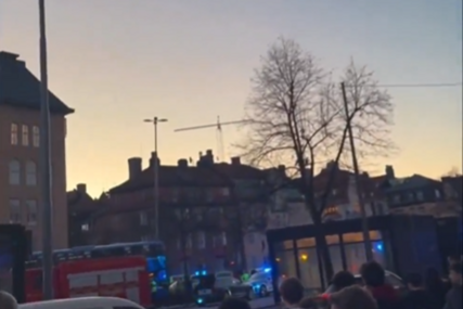 (VIDEO) POGINULE 2 OSOBE Stravična nesreća u Švedskoj, autobus se zakucao u stanicu, ima i povrijeđenih