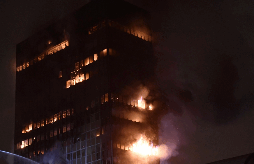 (VIDEO, FOTO) 100 VATROGASACA GASI POŽAR Gori soliter u Zagrebu, istažuje se uzrok buktinje